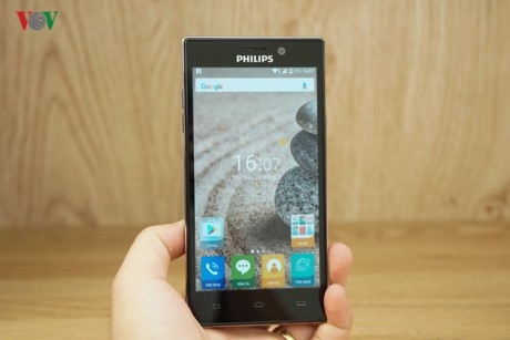 Tren tay dien thoai Philips V787 so huu cong nghe bao ve mat-Hinh-5