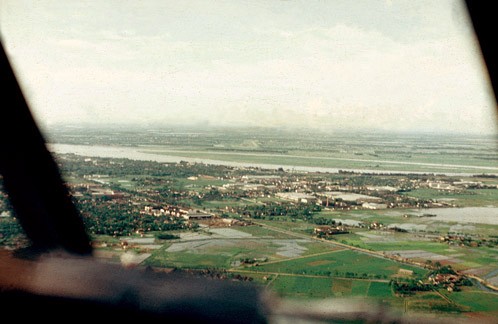 Anh khong the khong xem ve Ha Noi nam 1977 cua phi cong Duc-Hinh-2