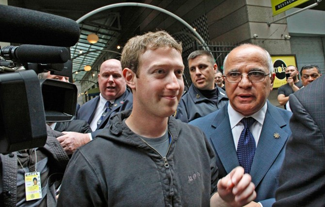 Mark Zuckerberg bi hack mot loat tai khoan mang xa hoi