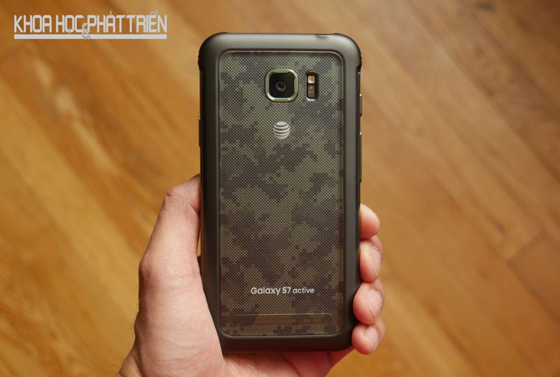 Ngam thiet ke ham ho cua dien thoai Samsung Galaxy S7 Active-Hinh-18