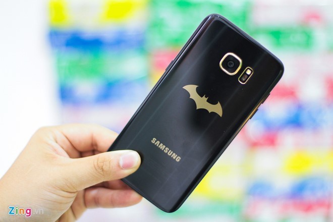 Can canh dien thoai Samsung Galaxy S7 edge Batman ve Viet Nam-Hinh-13