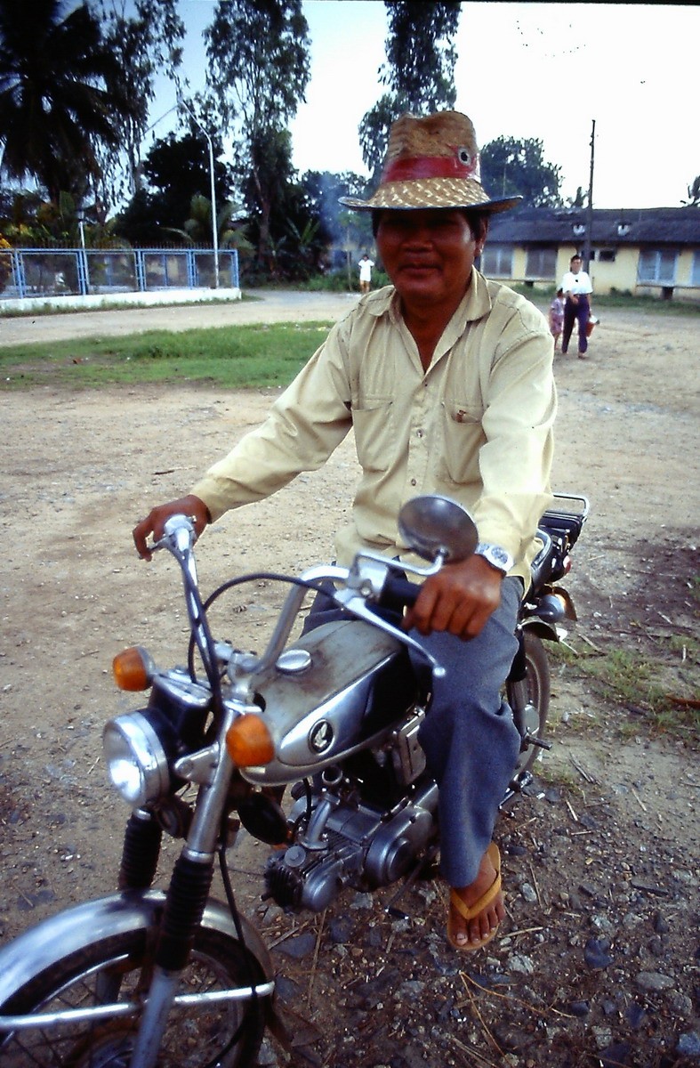 Nhung hinh anh kho quen ve mien Trung nam 1995-Hinh-20