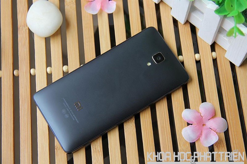 Kham pha dien thoai Xiaomi Mi 4 cau hinh manh gia sieu re-Hinh-21