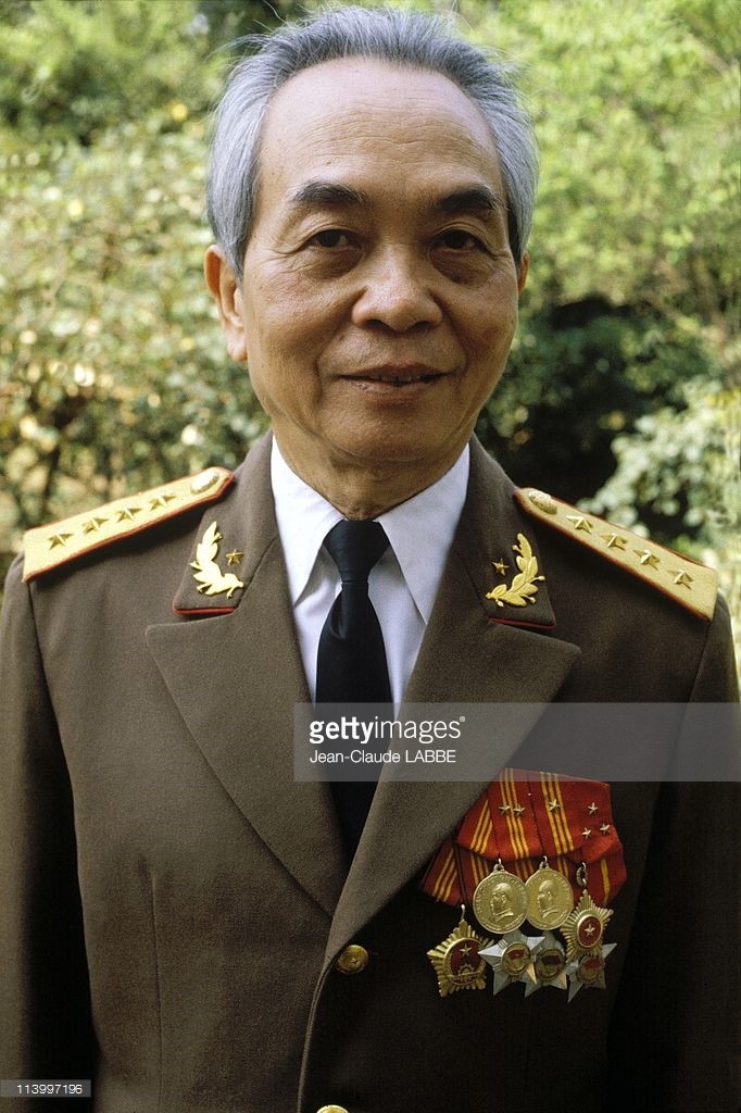 Bo anh cam dong ve Dai tuong Vo Nguyen Giap nam 1983-Hinh-10