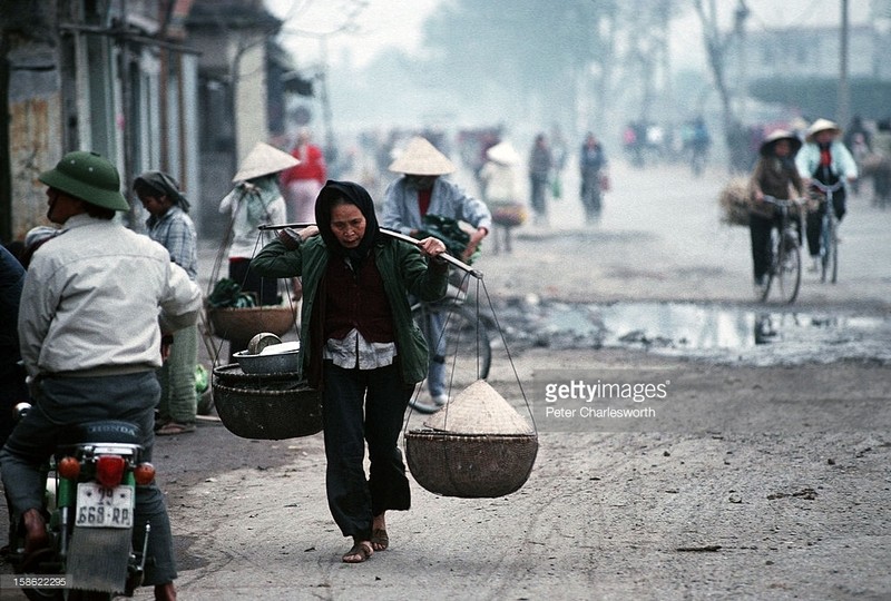 Anh khong dung hang ve Ha Noi nam 1992-Hinh-9
