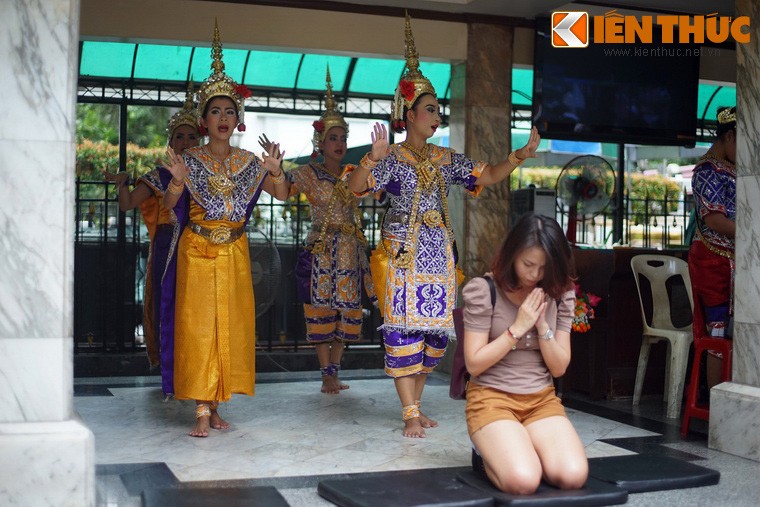 Ngoi den cuc thieng thu hut van nguoi Viet o Thai Lan-Hinh-15