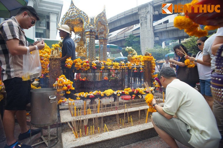 Ngoi den cuc thieng thu hut van nguoi Viet o Thai Lan-Hinh-6