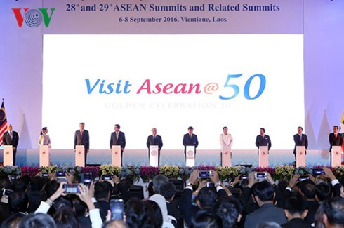 Thu tuong Nguyen Xuan Phuc du khai mac Hoi nghi Cap cao ASEAN 28-29-Hinh-2
