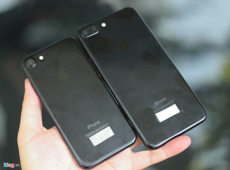 Can canh bo doi iPhone 7 Jet Black tai Viet Nam-Hinh-2