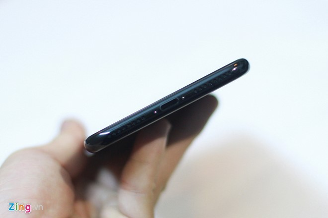 Anh iPhone 7 Plus Jet Black vua ve VN, gia 36 trieu dong-Hinh-8