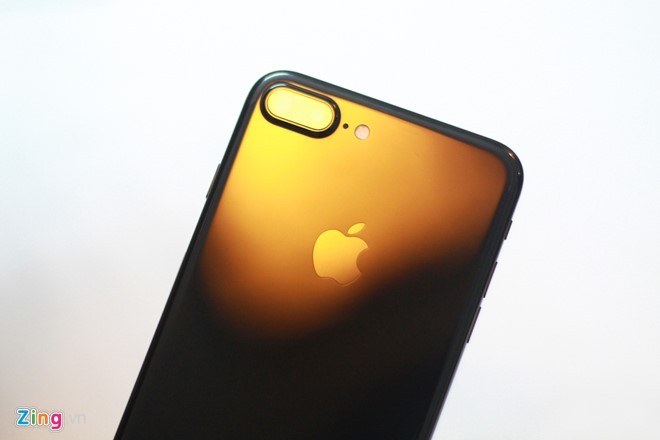 Anh iPhone 7 Plus Jet Black vua ve VN, gia 36 trieu dong-Hinh-9