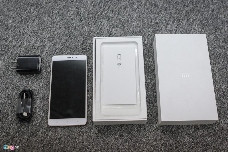 Soi ti mi dien thoai Xiaomi Mi 5s Plus dau tien ve Viet Nam