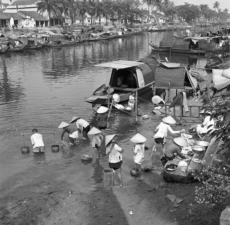 Anh de doi ve xu Hue dau thap nien 1950 qua ong kinh Tay-Hinh-5