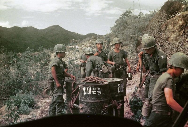 Chien tranh Viet Nam trong loat anh cua Phillip Kemp (1)-Hinh-17