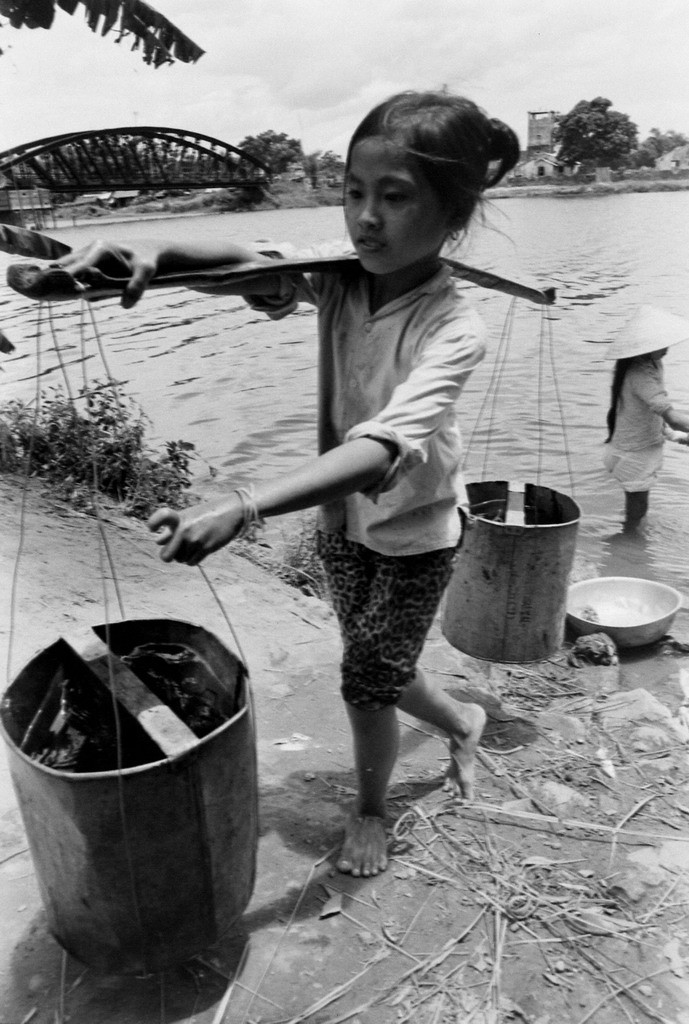 Xu Hue nam 1965 net cang trong anh cua Bill Eppridge-Hinh-13