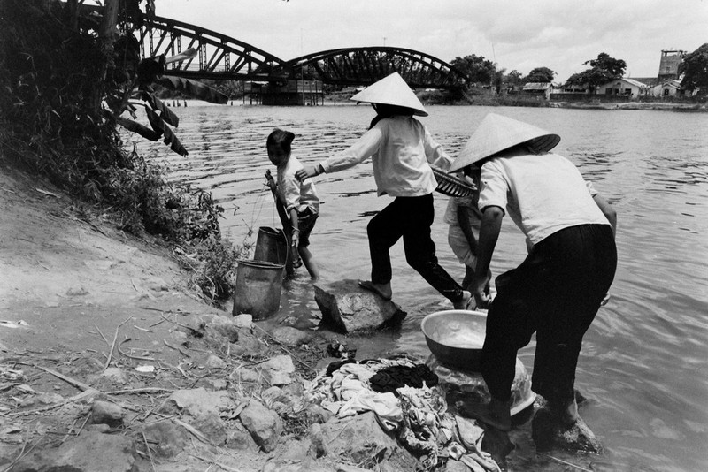 Xu Hue nam 1965 net cang trong anh cua Bill Eppridge-Hinh-14