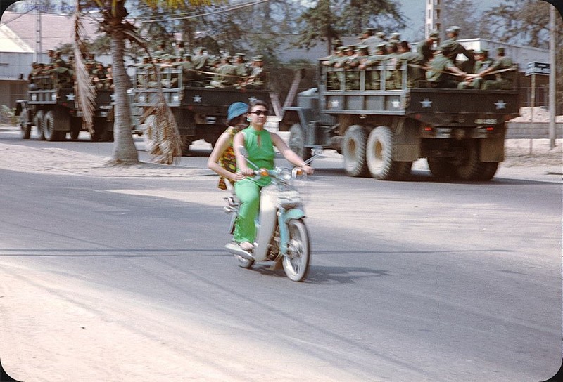 Bo anh cuc doc ve xe may o Nha Trang nam 1969-Hinh-12
