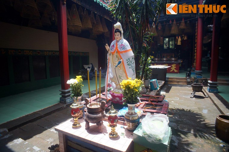 Hoi quan nguoi Hoa co vi tri “la lung” o Sai Gon-Hinh-5