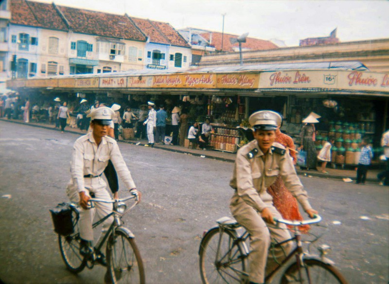 Loat anh cuc doc ve duong pho Sai Gon nam 1965 (1)-Hinh-10