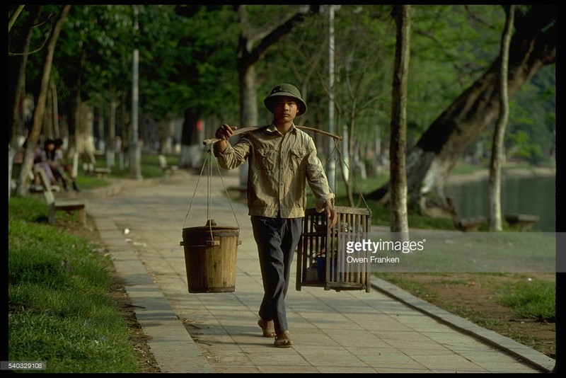 Boi hoi ngam anh than thuong ve Ha Noi nhung nam 1990-Hinh-3