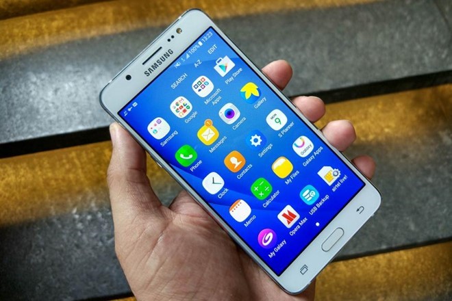 Loat smartphone tam gia duoi 5 trieu dang mua dip Tet-Hinh-2