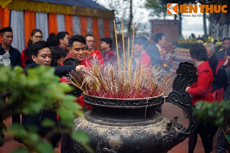 Sang Mung 1 Tet o ngoi chua “dep nhat the gioi” cua Ha Noi-Hinh-4