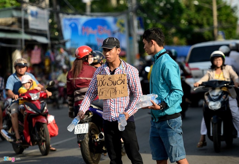 Tuyen duong an uong mien phi ngay ram o Binh Duong-Hinh-6