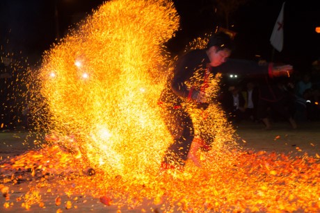 Nghi le nhay lua “nhu bi thoi mien“cua nguoi Pa Then-Hinh-3