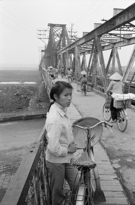 Boi hoi ngam Ha Noi nam 1990 trong anh cua John Vink (1)-Hinh-6