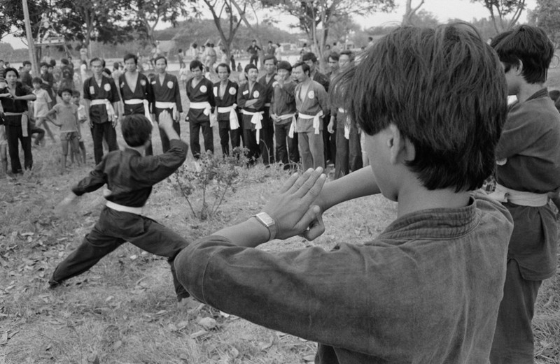 Anh kho quen ve Sai Gon nam 1990 cua John Vink (2)-Hinh-19