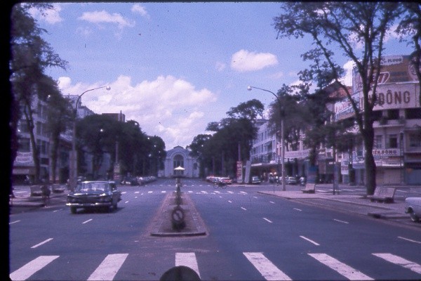 Sai Gon nam 1963 - 1964 trong anh cua Jack Waer (1)-Hinh-2