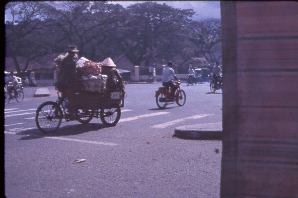 Sai Gon nam 1963 - 1964 trong anh cua Jack Waer (1)-Hinh-3