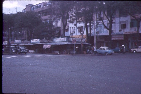 Sai Gon nam 1963 - 1964 trong anh cua Jack Waer (1)-Hinh-6