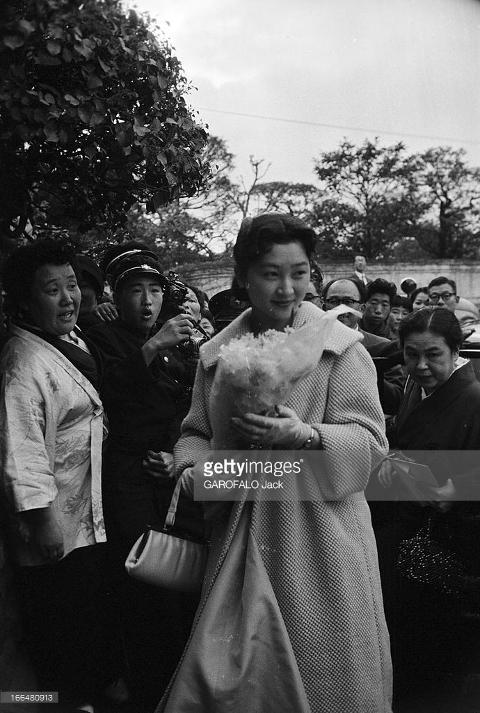 Nhan sac chim sa ca lan cua Hoang hau Michiko thoi tre-Hinh-3