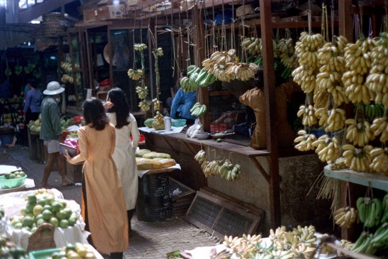 Loat anh doc ben trong cho Ben Thanh nam 1973 (1)-Hinh-8