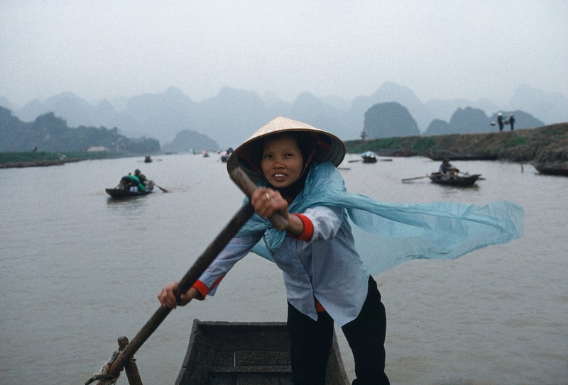 Anh cuc chat ve Ha Noi nam 1994-1995 cua Bruno Barbey (1)-Hinh-5