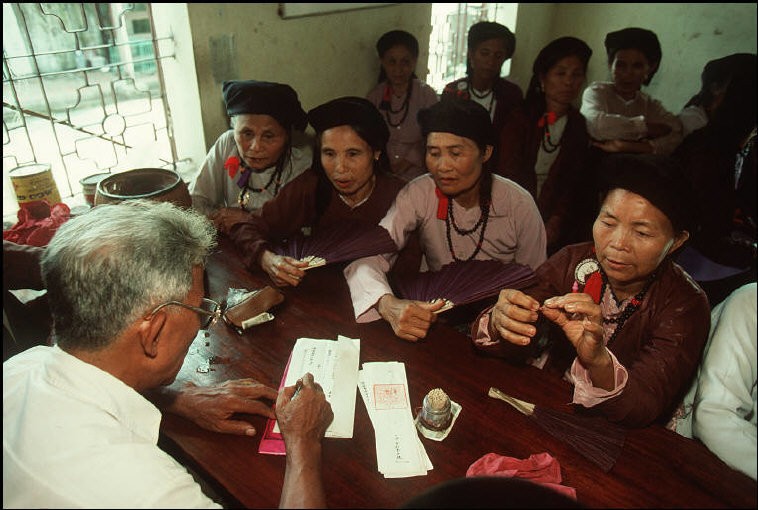 Anh cuc chat ve Ha Noi nam 1994-1995 cua Bruno Barbey (2)-Hinh-10