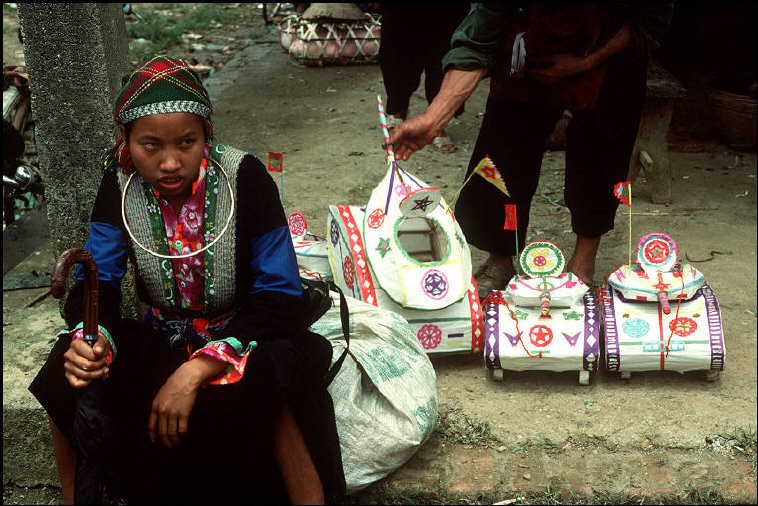 Anh doc ve sac mau cuoc song o Cao Bang nam 1994-1995 (2)-Hinh-15