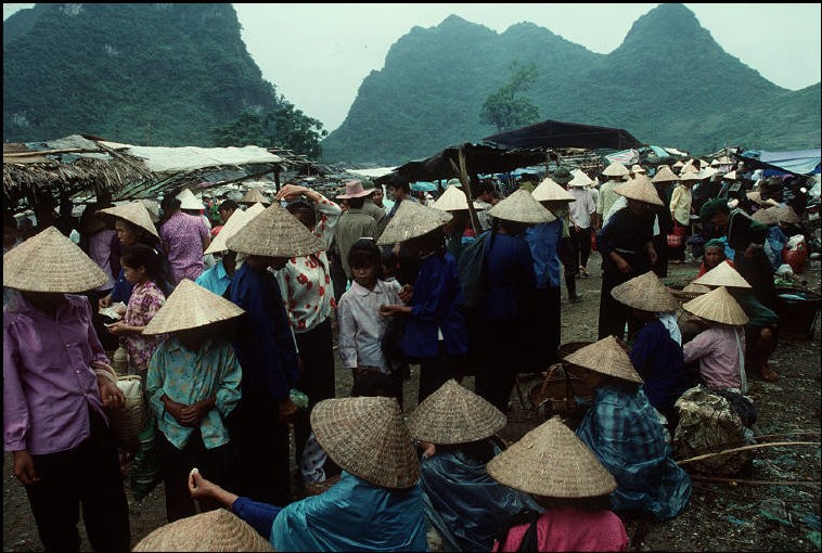 Anh doc ve sac mau cuoc song o Cao Bang nam 1994-1995 (2)-Hinh-6