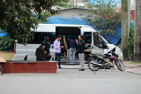 CSGT Ha Noi dong gia xe om xu phat xe khach chay chui-Hinh-2