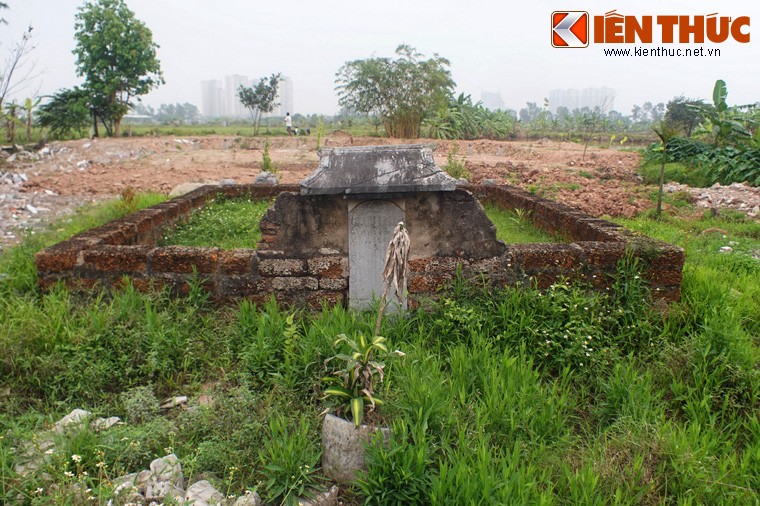 Lang mo da co khong lo cho vo giua canh dong Ha Noi-Hinh-13