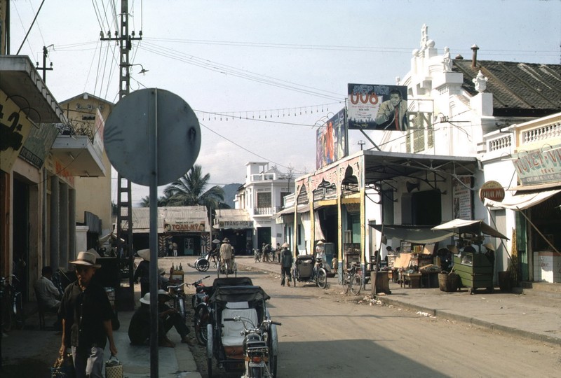 Anh song dong ve duong pho Nha Trang nam 1968-Hinh-3