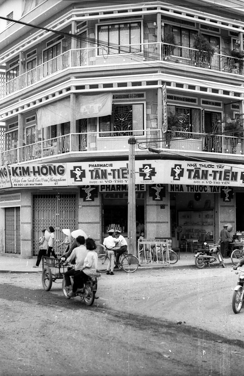 Anh song dong ve duong pho Nha Trang nam 1968-Hinh-4