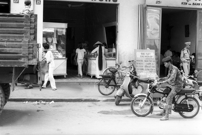 Anh song dong ve duong pho Nha Trang nam 1968-Hinh-8