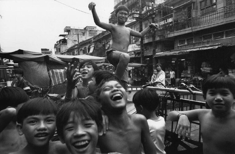 Hinh anh khong the quen ve tre em Viet Nam nam 1993 (1)-Hinh-3