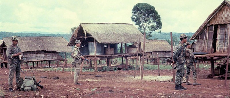 Cuoc song nguoi Tay Nguyen nam 1967 qua ong kinh linh My