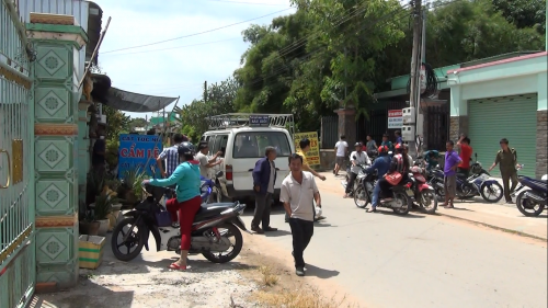 Vo ngat xiu phat hien chong tu vong trong tu the treo co