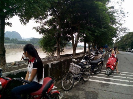 Thuy dien Hoa Binh xa lu: Dan bat chap nguy hiem den xem-Hinh-7