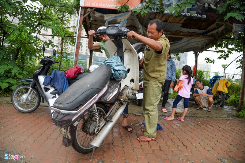 Xe “doi song” vuot ham chui dai lo Thang Long mot ngay sau mua ngap-Hinh-8