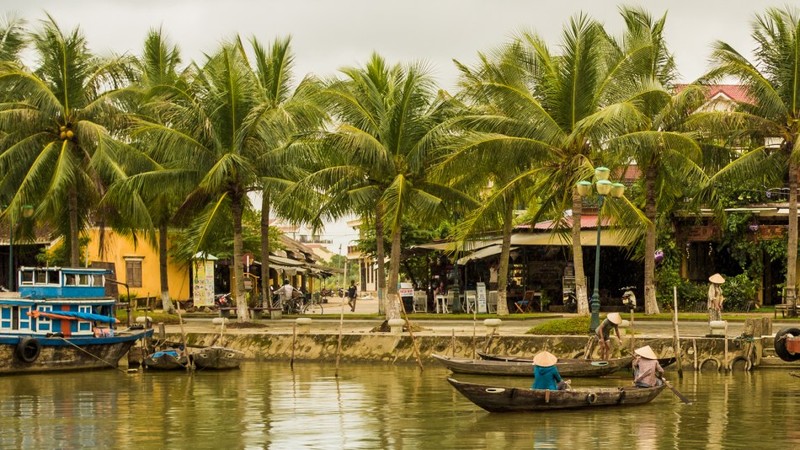 Hoi An dep me man qua ong kinh nu phuot thu My